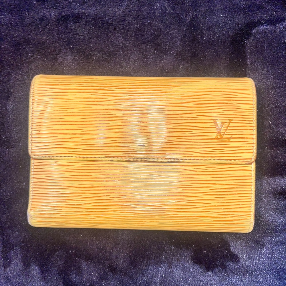 Louis Vuitton epi leather wallet